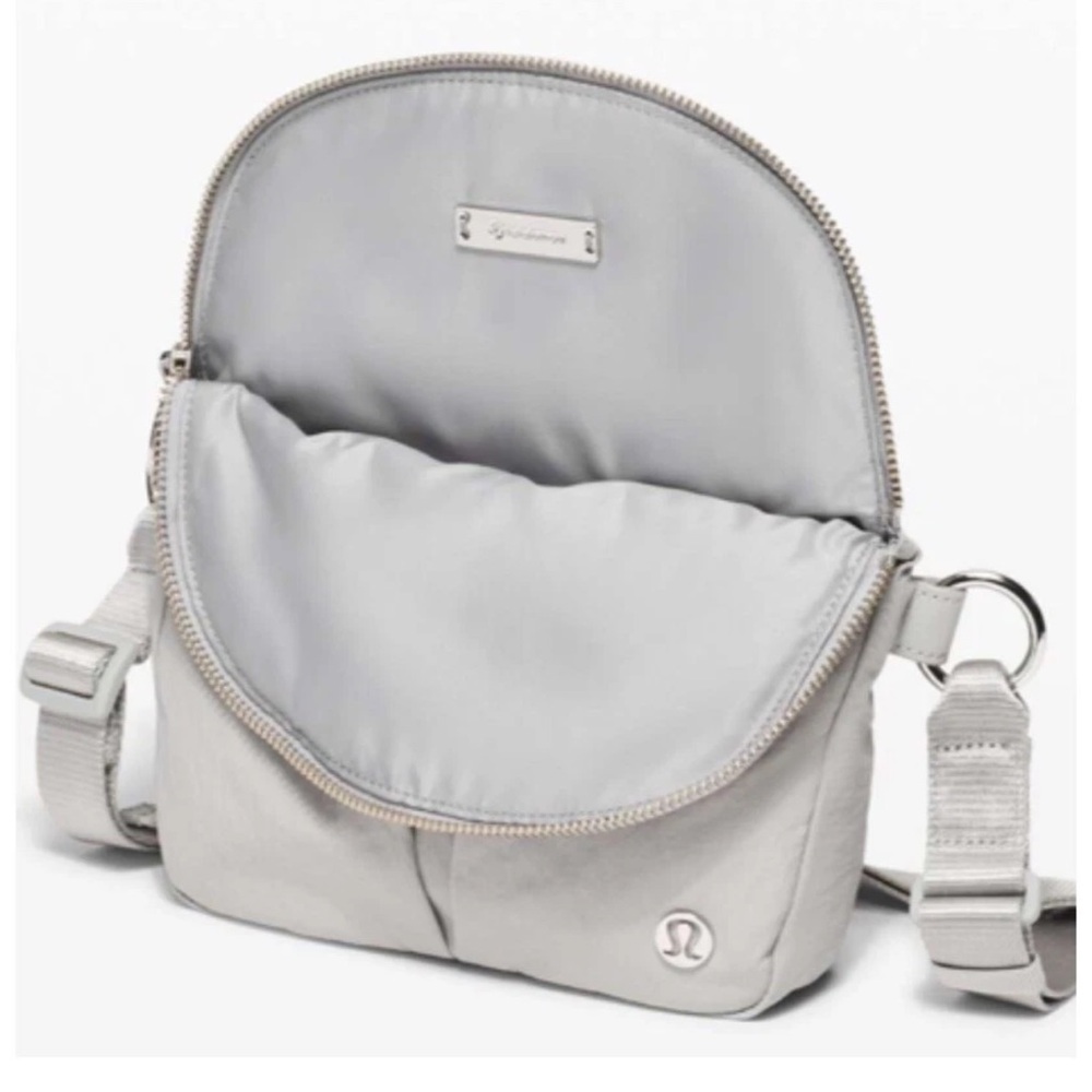 lululemon All Night Festival Belt Bag light green - Picture 3 of 11